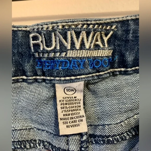 Refuge Runway Jeans - Size 10R - Picture 4 of 7